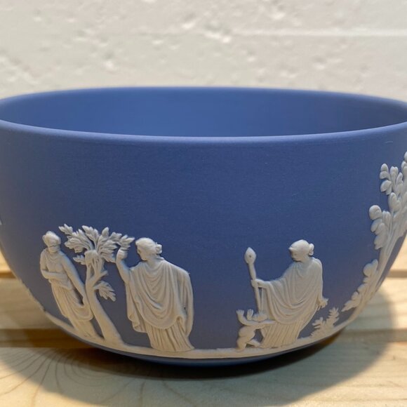 Wedgwood Blue Jasperware Small Round Bowl with White Motif - Picture 6 of 10